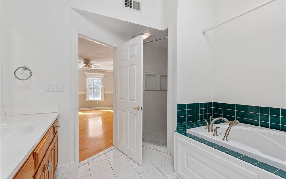 eba7ff83894a22aa079c870f9ee91084-uncropped_scaled_within_1344_1008