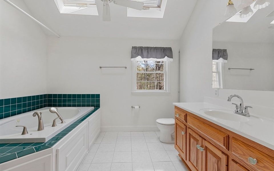 fe3d07590ce11ef58943b9b1661a66e4-uncropped_scaled_within_1344_1008